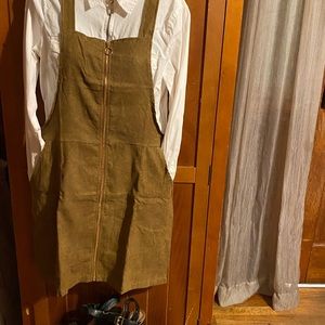 NWOT Corduroy zip up overall dress soooo cute! Layer, wear year round timeless